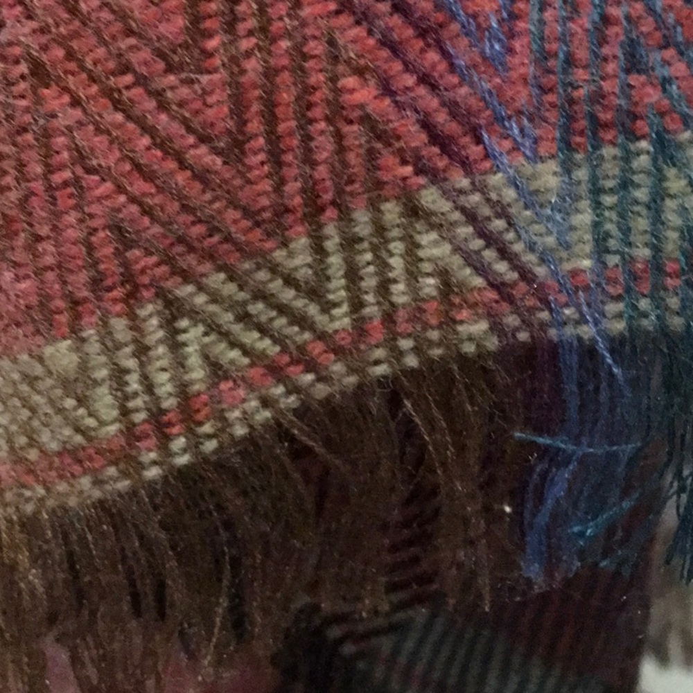 Plaid poncho/wrap - Picture 6 of 7